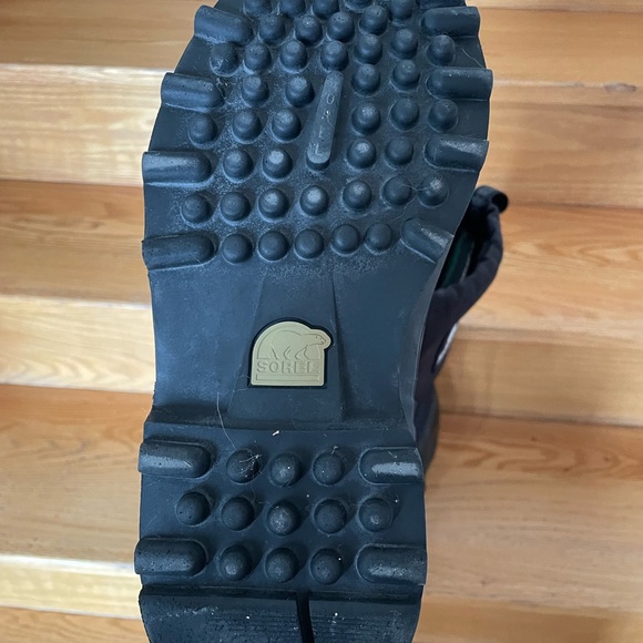 Heavy-duty and warm Sorel boots! Great grips. - Picture 4 of 6